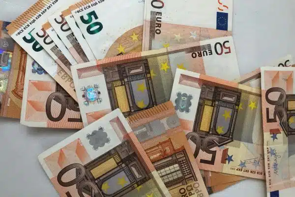 Quel salaire pour emprunter 200.000 euros sur 25 ans ?